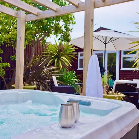 Luxury Home - Hot Tub - Pool Table - Gym - Sauna - Cinema Room - Free Parking - Close To Beach Bournemouth Exterior photo