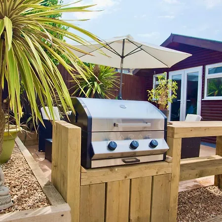 Luxury Home - Hot Tub - Pool Table - Gym - Sauna - Cinema Room - Free Parking - Close To Beach Bournemouth Exterior photo