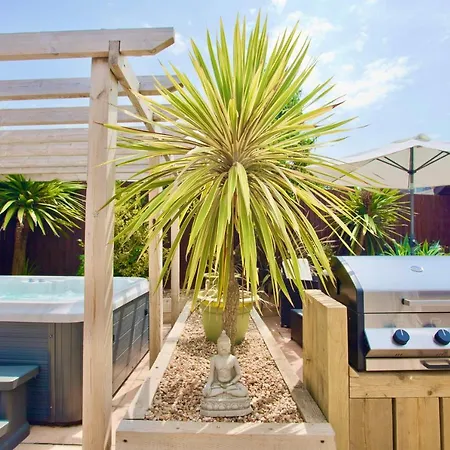 Luxury Home - Hot Tub - Pool Table - Gym - Sauna - Cinema Room - Free Parking - Close To Beach Bournemouth Exterior photo