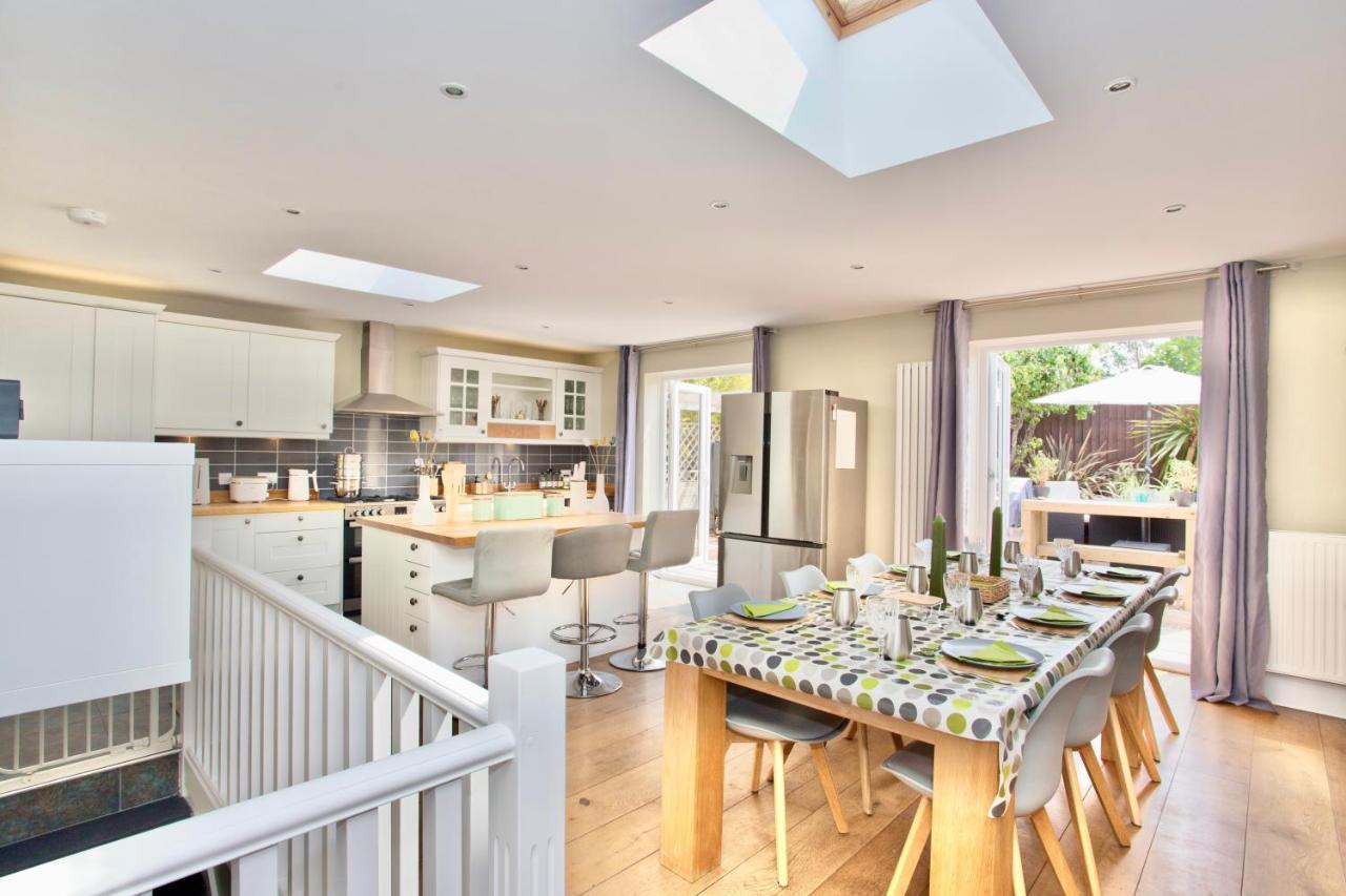Holiday home Luxury - Hot Tub - Pool Table - Gym - Sauna - Cinema - Free Parking - Close To