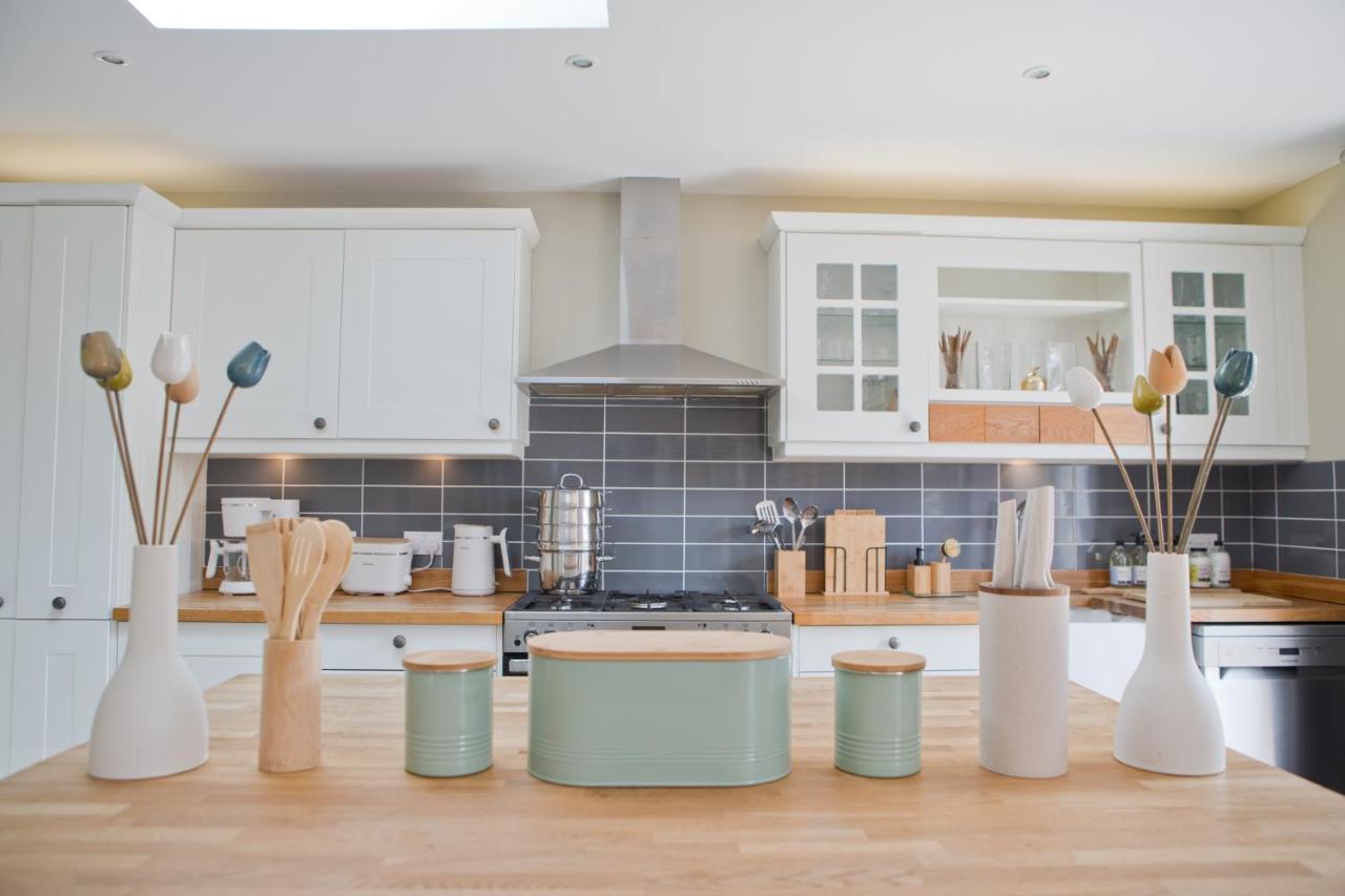 Luxury - Hot Tub - Pool Table - Gym - Sauna - Cinema - Free Parking - Close To *