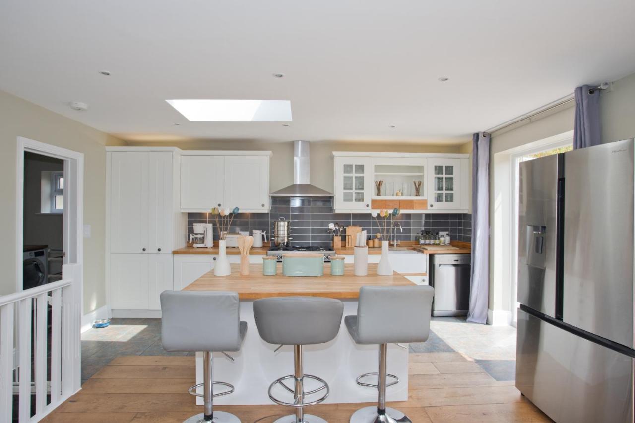 Holiday home Luxury - Hot Tub - Pool Table - Gym - Sauna - Cinema - Free Parking - Close To *